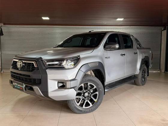 TOYOTA HILUX 2.8 D-4D TURBO DIESEL CD CONQUEST 4X4 AUTOMÁTICO TOYOTA HILUX 2.8 D-4D TURBO DIESEL CD CONQUEST 4X4 AUTOMÁTICO